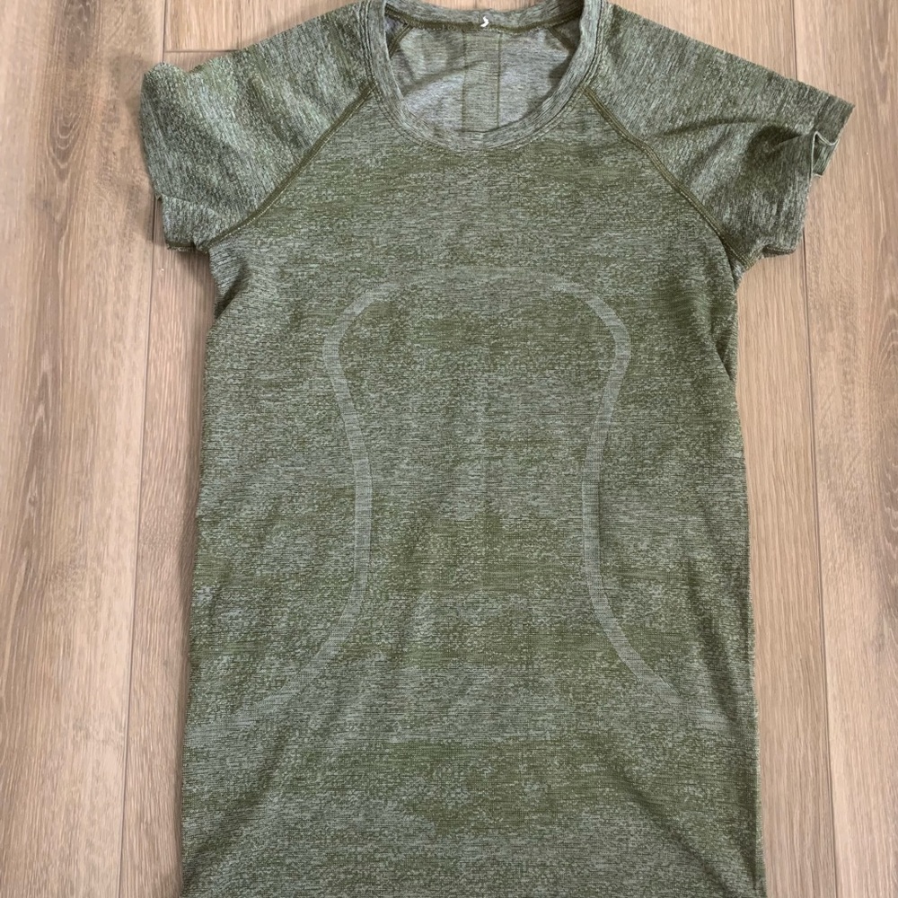 Lululemon size 6 Top